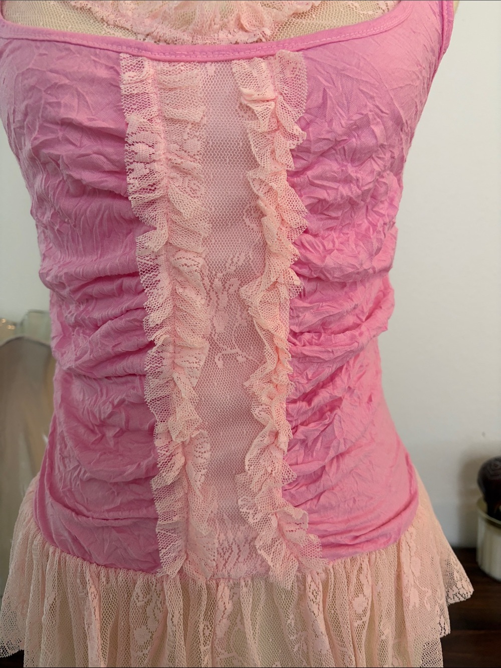 NWOT * TRUE LIGHT Pink Ruffle Lace Camisole Top - Picture 4 of 11